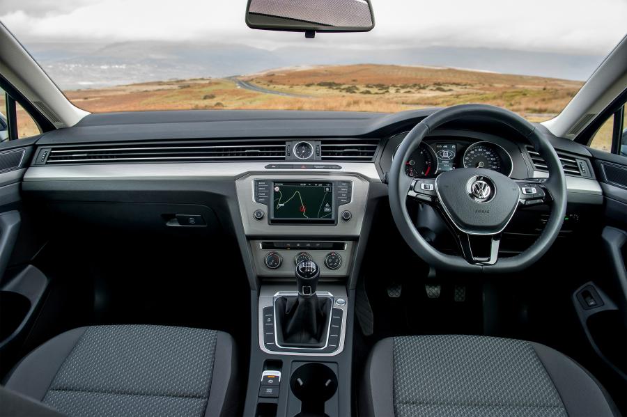 Торпедо Volkswagen Passat Estate BlueMotion 2015 года  (UK) (фото 29 из 30)